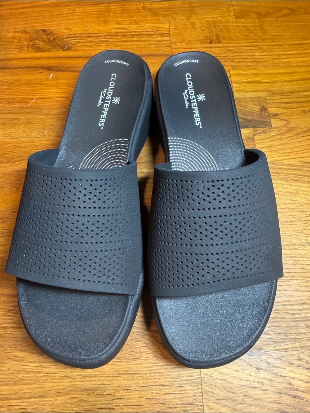 Cloudsteppers by Clarks Black Drift Twist Slip-On Sandals Size 6.5 wide width